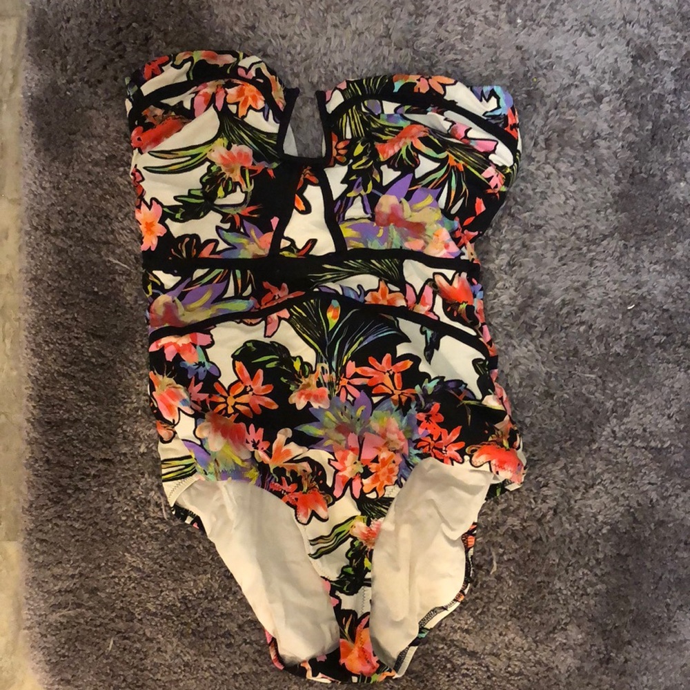 Nanette Lepore Havana swim suit- barely worn